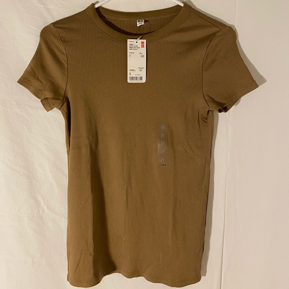 basic UNIQLO crew neck